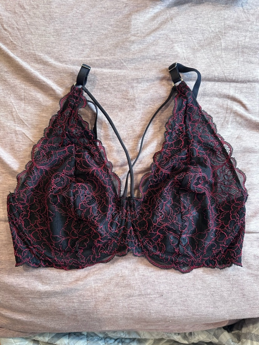 Underwires Lace Bralette with Floral Contrast Lace Stitching - Black & Burgundy